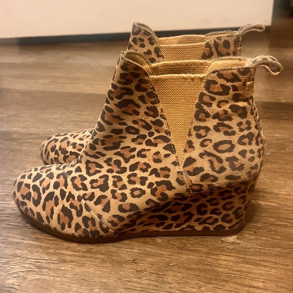 Tom’s Leopard Print Wedge Ankle Boots - Women's Tan/Cheetah